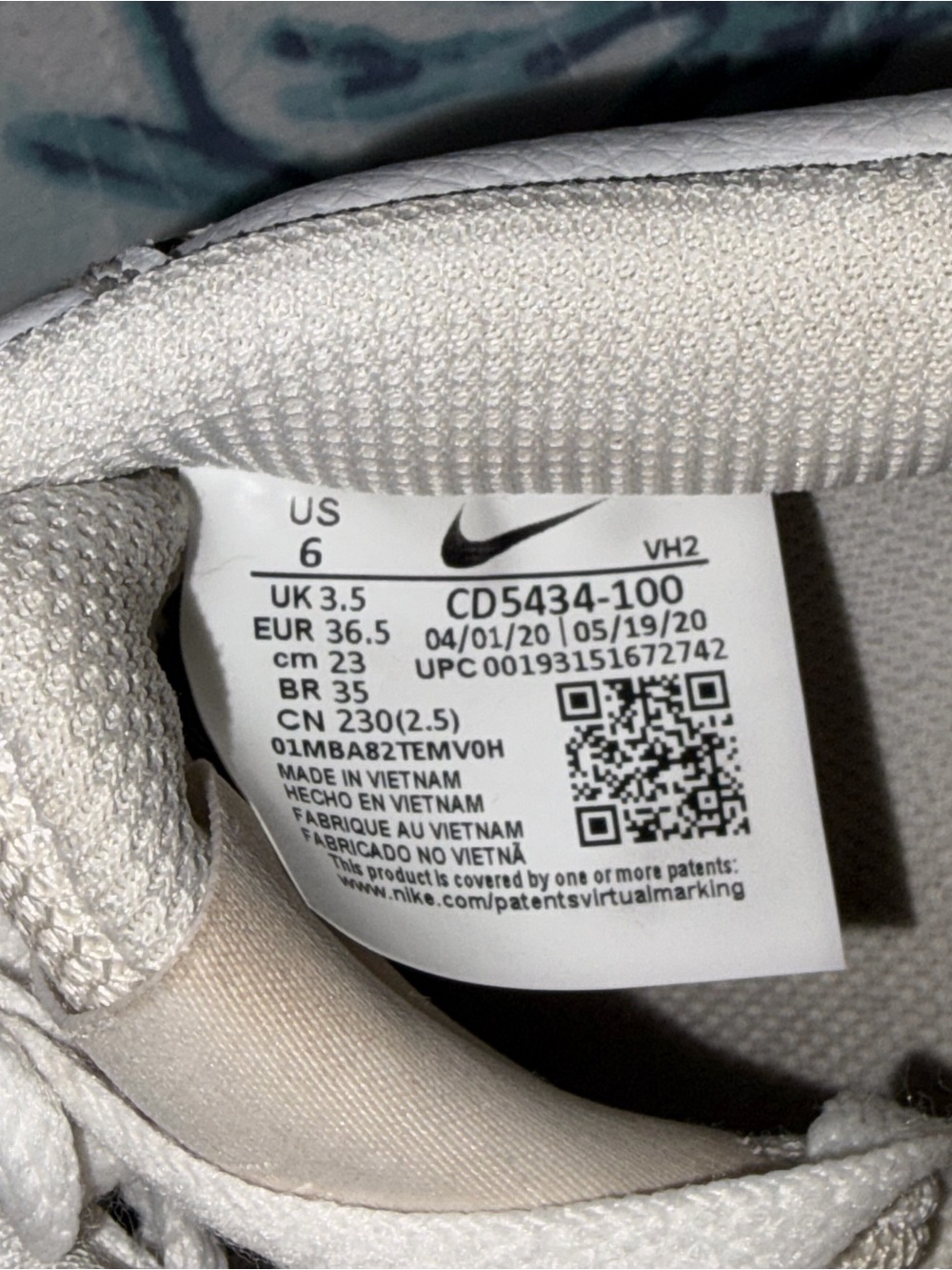 Nike Men’s Off-White Leather Low-Top Sneakers - Picture 3 of 3